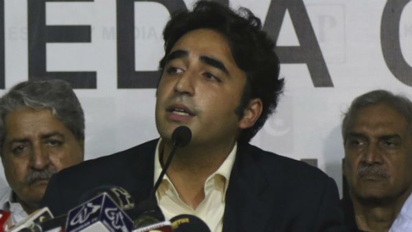 ইমরানকে গদি থেকে সরিয়ে নতুন সরকার গড়ার ডাক ভুট্টোর