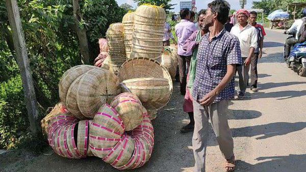ছট পুজোর আগে চূড়ান্ত ব্যস্ত মাহালী পাড়া