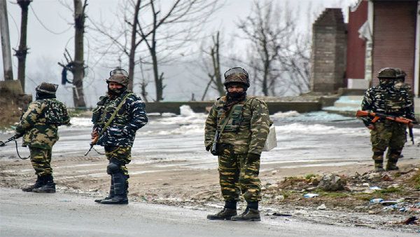 জম্মু শ্রীনগর জাতীয় সড়কে আইইডি! ঘটনাস্থলে পুলিশ ও সেনা