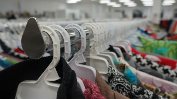 পোশাকের দোকানে গরুর হাজিরায় বেড়েছে বিক্রি, দাবি মালিকের