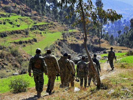 পাকিস্তানের মীরপুরে জলে অত্যাধুনিক জঙ্গি প্রশিক্ষণ শিবির! লস্কর-বাহিনীর অন্দরে কী ঘটছে?