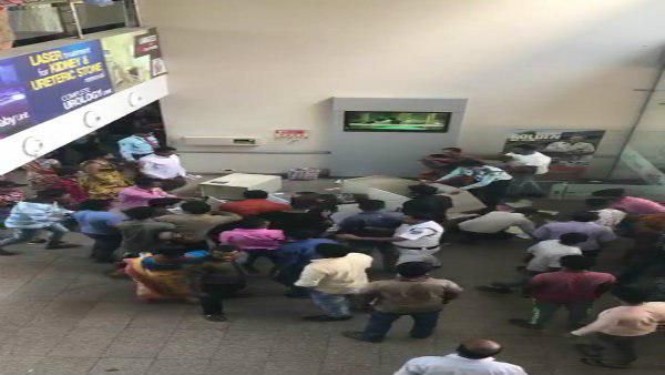 চিকিৎসার গাফিলতিতে শিশু মৃত্যর অভিযোগে নার্সিংহোমে ভাঙচুর