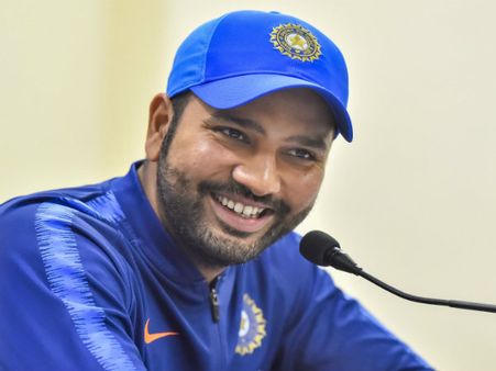 ড্রেসিং রুম থেকে মায়াঙ্কের উদ্দেশে রোহিতের হাত নাড়ানো নির্দেশে হাসির রোল, বিস্তারিত জেনে নিন