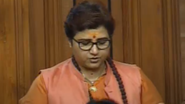 'আমি মহাত্মা গান্ধীর অবদানকে শ্রদ্ধা করি', সংসদে ক্ষমা চেয়েই রাহুলকে তোপ প্রজ্ঞার