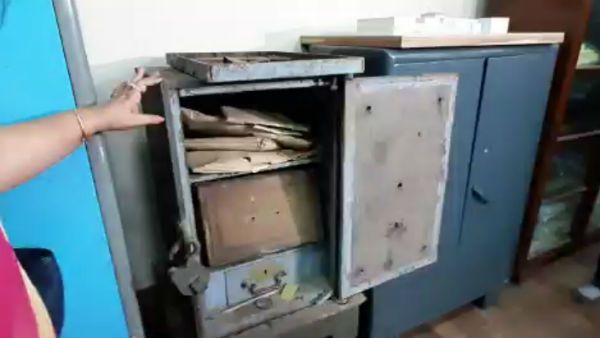 সংষ্কৃত কলেজে বিদ্যাসাগরের সময়ের পুরনো সিন্দুক ভেঙে উদ্ধার দুষ্পাপ্র নথি