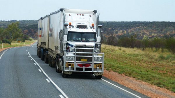 রেফ্রিজেরাশন পদ্ধতিতে তৈরি ট্রাক থেকে উদ্ধার ৪১ জন জীবিত অভিবাসী