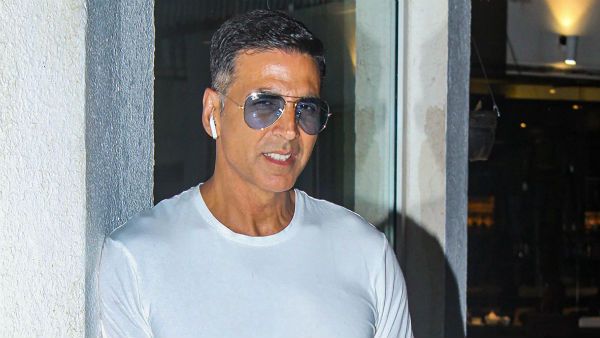 সান্তা সেজে কন্যা নিতারাকে বড়দিনের উপহার অক্ষয় কুমারের