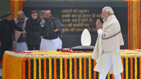 লখনউয়ে অটল বিহারী বাজপেয়ীর মূর্তি উদ্বোধনে প্রধানমন্ত্রী মোদী