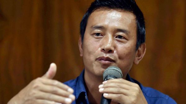 'রাজনীতি' ভুলে সিপিএম প্রার্থী অশোক ভট্টাচার্যকে ভোট দেওয়ার আহ্বান বাইচুংয়ের