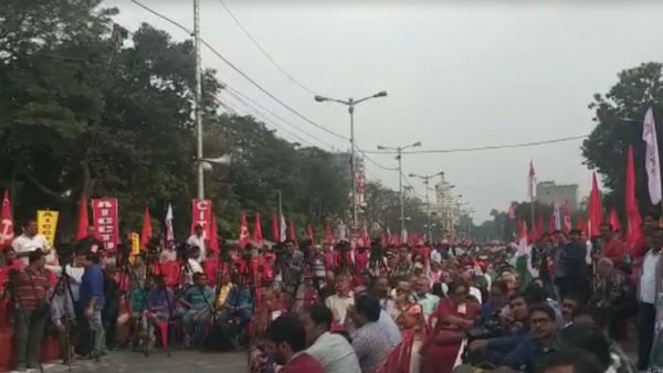 কলকাতায় পৌঁছলো কেন্দ্রীয় ট্রেড ইউনিয়নের লং মার্চ