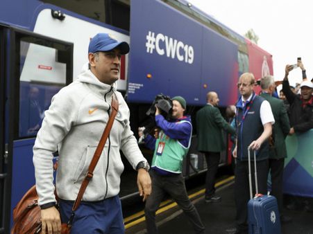 ২০২০ টি-টোয়েন্টি বিশ্বকাপ খেলবেন ধোনি! ইঙ্গিত দিলেন এই ক্রিকেটার