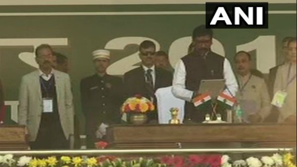 ঝাড়খণ্ডে মুখ্যমন্ত্রী পদে শপথ নিলেন হেমন্ত সোরেন, বিরোধী ঐক্যের ছবি শপথ-মঞ্চে