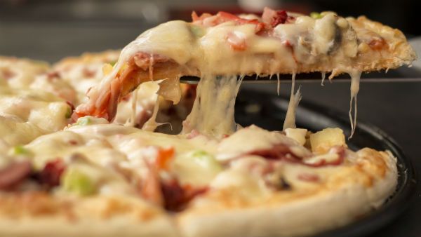 অনলাইনে পিৎজ্জা কিনতে গিয়ে ৯৫ হাজার টাকা খুইয়ে দেউলিয়া প্রযুক্তি কর্মী