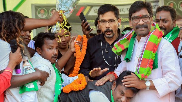 ঝাড়খণ্ডে মুখ্যমন্ত্রী পদে শপথ হেমন্ত সোরেনের : মোদী বিরোধী ঐক্যে ঘোষণা সংকল্প দিবসের