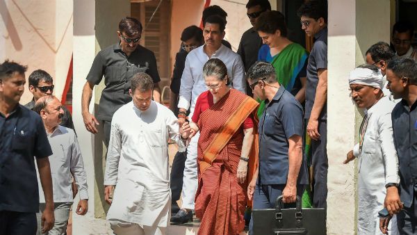 ‌ফেসবুকে নেহেরু–গান্ধী পরিবারকে নিয়ে মজা, গ্রেফতার হয়েও জামিন পেলেন বলি অভিনেত্রী