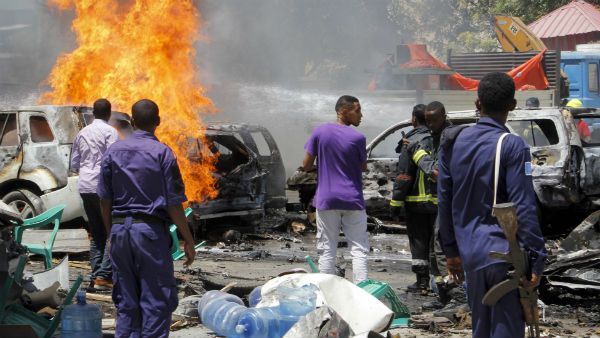 সোমালিয়ায় বিধ্বংসী গাড়ি বোমা বিস্ফোরণে মৃতের সংখ্যা বেড়ে দাঁড়ালো ৯০