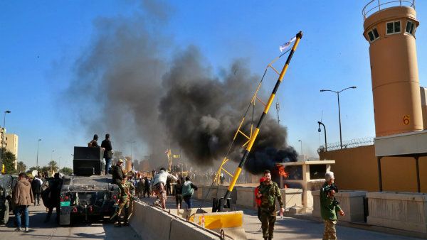 বাগদাদে ভয়াবহ জঙ্গি হামলা, মার্কিন দূতাবাসে পরপর আছড়ে পড়ল ৮টি রকেট