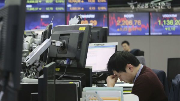 বাজেটের দিন ৩.৬ লাখ কোটি টাকা ক্ষতি হয়েছে দালাল স্ট্রিটে