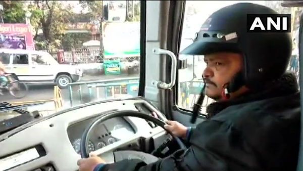 হেলমেট পরে বাস চালাচ্ছেন সরকারি বাসের চালকরা