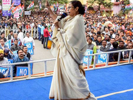 ঔদ্ধত্য ঘাতক... ছিঃ ছিঃ ছিঃ! জেএনইউতে হামলার প্রতিবাদে কলম ধরলেন নেত্রী মমতা