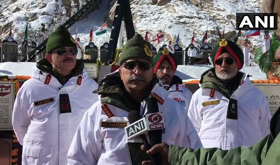 সেনাপ্রধান হিসাবে প্রথমবার সিয়াচেন সফরে গিয়ে জওয়ানদের সঙ্গে সময় কাটালেন জেনারেল নরভানে