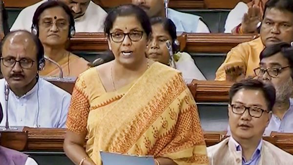 কেন্দ্রীয় বাজেট ২০২০ : মধ্যবিত্তরা কী প্রত্যাশা রাখতে পারেন নরেন্দ্র মোদী সরকার থেকে?