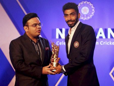 দেশের সেরা ক্রিকেট পুরস্কার পেলেন জসপ্রীত বুমরা ও পুনম যাদব