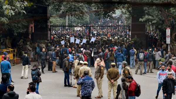 ‌জেএনইউ হামলার তদন্তে আরও দু’‌জনকে তলব, পলাতক তিন এবিভিপি পড়ুয়া