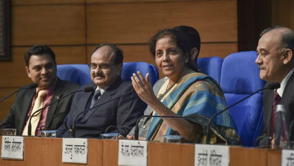 কেন্দ্রীয় বাজেট ২০২০ : এবার সুখবর আসতে পারে চাকুরিজীবীদের জন্য! কোন তথ্য উঠে আসছে