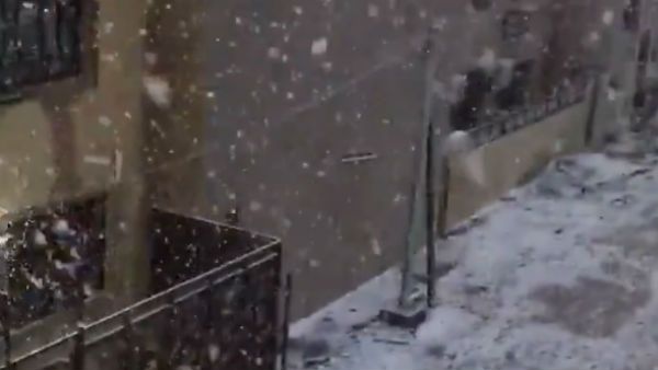 রুক্ষ মরুভূমিতে তুষারপাত, প্রকৃতির ব্যতিক্রমী ছাপ বাগদাদে