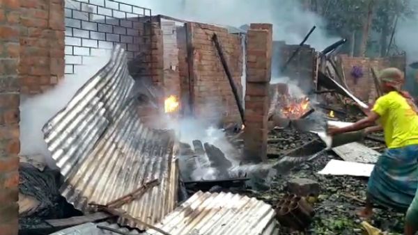 এলইডি টিভি বিস্ফোরণে সাংঘাতিক-কাণ্ড, উড়ে গেল দেওয়াল! মৃত্যু এক কিশোরের