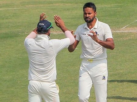 LIVE মুকেশ কুমারের ৬ উইকেটে রঞ্জির ফাইনালে বাংলা, টেস্ট ব়্যাঙ্কিংয়ে দ্বিতীয় স্থান ধরে রাখলেন বিরাট