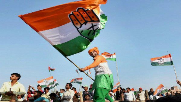 অরবিন্দ কেজরিওয়ালের প্রশংসা, হেভিওয়েট নেতাকে দল ছাড়তে বলল কংগ্রেস