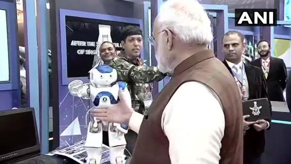 চলতি বছরে লখনৌয়ে অনুষ্ঠিত প্রতিরক্ষা প্রদর্শনীতে এসেই চমক মোদীর