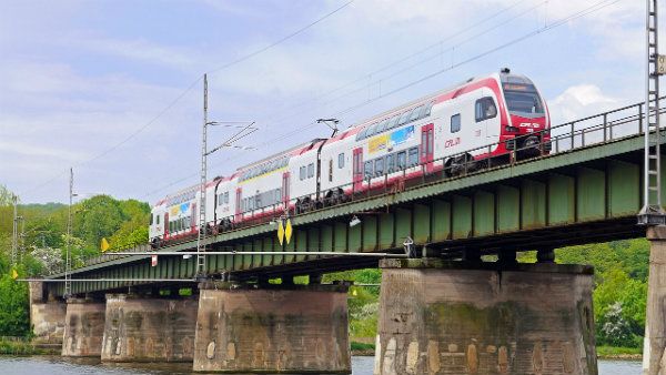এবার ব্যস্ত শহরের উড়াল পুল থেকে সরছে ট্রাম লাইন
