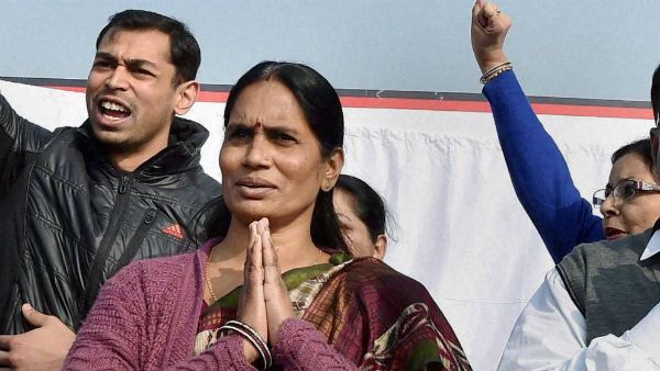 ‌নতুন ফাঁসির দিন চেয়ে আদালতের দ্বারস্থ নির্ভয়ার অভিভাবক