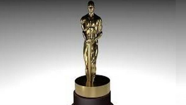 যুদ্ধ–বিধ্বস্ত ইউক্রেনকে বিশেষ বার্তা, অস্কারে রেড কার্পেটে তারকাদের পোশাক কী ছিল জানুন