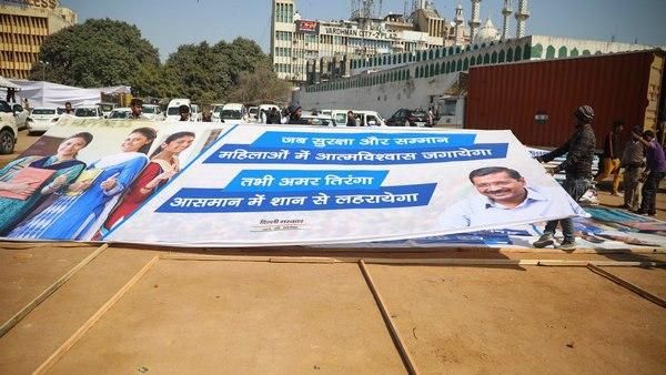 কাল শপথ কেজরিওয়ালের, সেজে উঠেছে দিল্লির রামলীলা ময়দান