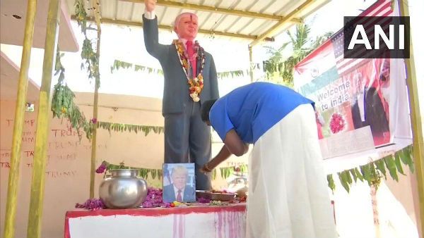 স্বপ্নাদেশ পেয়ে ট্রাম্পের মূর্তি গড়ে ভগবান জ্ঞানে পুজো তেলঙ্গানার যুবকের