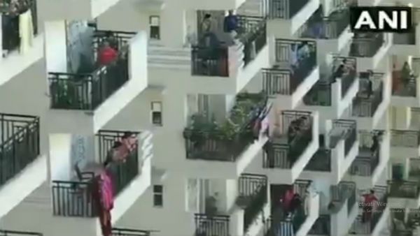 করোনা আতঙ্কের আবহেও গায়ে কাঁটা দেওয়া মুহূর্ত! করতালির ধ্বনি কীভাবে একাত্ম করল ভারতকে