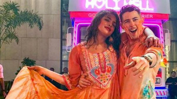 ‌স্ত্রী প্রিয়াঙ্কার সঙ্গে ভারতে প্রথম হোলি পার্টিতে মাতলেন নিক