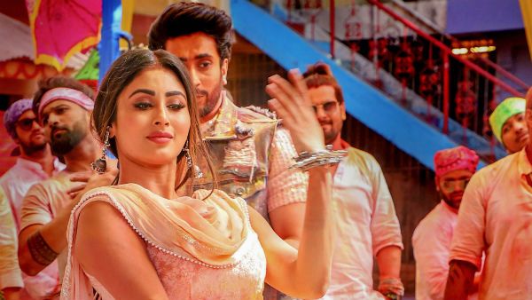 ‌হোলি পার্টিতে এই পাঁচ বলিউড স্টাইলে সাজুন