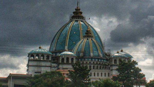 দোলের আগে করোনা আতঙ্ক গ্রাস করেছে মায়াপুরকেও