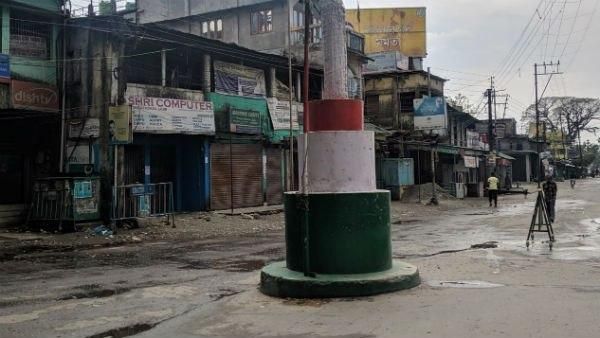 লকডাউনের মধ্যে সব থেকে অত্যাবশ্যক পরিষেবা কোনটি?