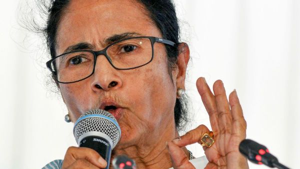 প্রত্যেকদিন চারটি করে নিমপাতা খান মমতা, রাজ্যবাসীকেও বানিয়ে দিলেন ডায়েট চার্ট