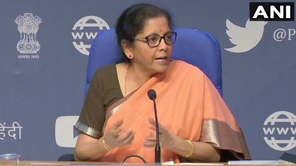 করোনা পরিস্থিতি উদ্বেগজনক, দ্বিতীয় বড় অর্থনৈতিক সিদ্ধান্ত ঘোষণা করতে পারে মোদী সরকার