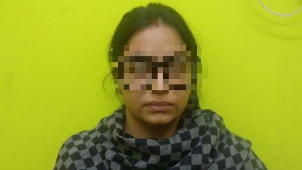 করোনা নিয় গুজব ছড়ানোর অভিযোগ, গ্রেফতার ১ মহিলা