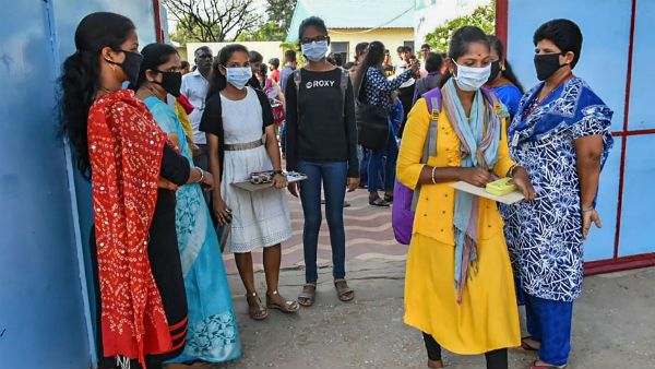 কোভিড–১৯–এ আক্রান্তকে আলিঙ্গন করতে প্রস্তুত সপা নেতা