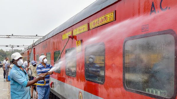 করোনার জেরে রাজধানী,দুরন্ত সহ একাধিক দুরপাল্লার ট্রেন বাতিল! দেখে নিন তালিকা