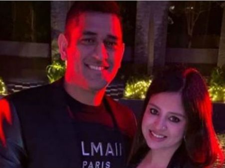 Dhoni's Anniversary Gift: দাম্পত্যের ১১ বসন্ত পার! জানেন কোন দুর্লভ উপহার সাক্ষীকে দিলেন মাহি